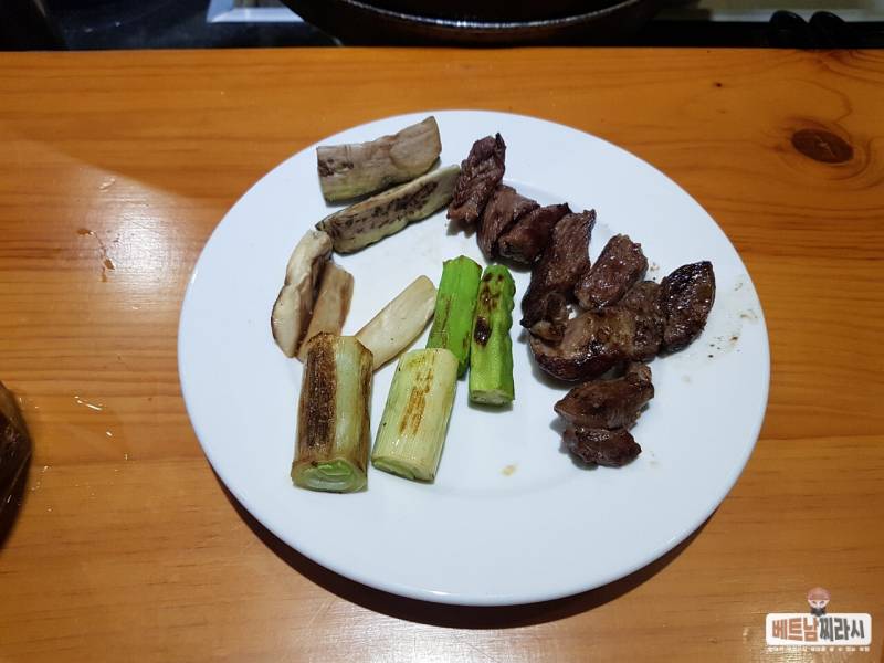 호치민 2군 타오디엔 양갈비 전문점 테무진 - 양갈비 화로구이(2)