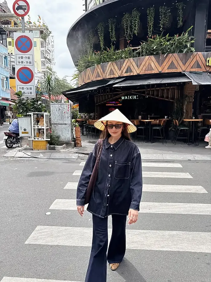 사이공 거리에서 베트남을 즐기다.