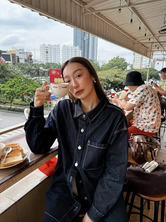 사이공 거리에서 베트남을 즐기다.