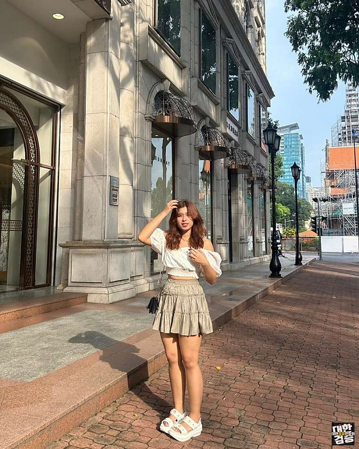 HoChiMinh-City 9월 16일 scratches head 모델 인스타