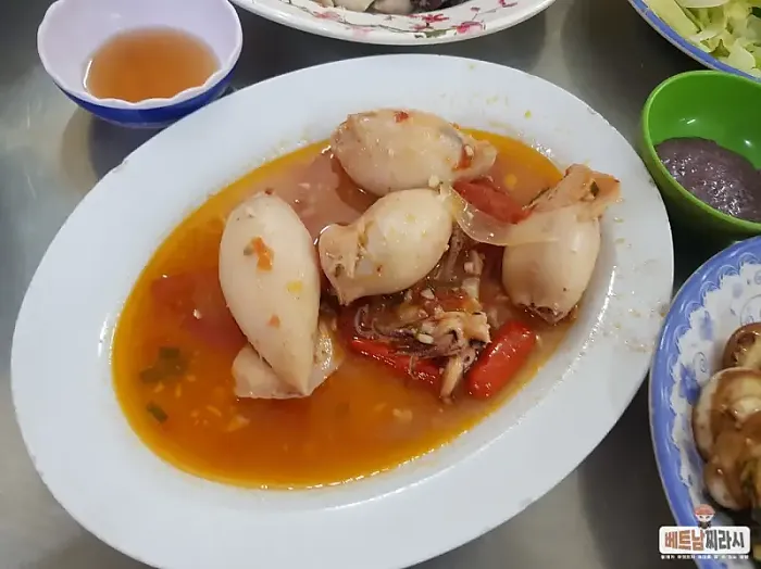 호치민 1군 벤탄시장 로컬 맛집인 동냔 백반집 Quan Com Dong Nhan 알려드립니다.
