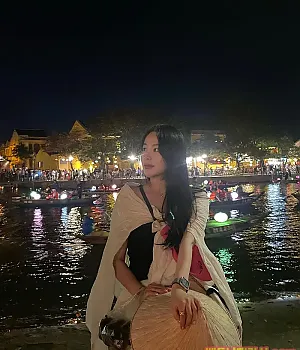 베트남 호이안 2월 15일 더위를 이기지 못하고 점점 벗겨지는 옷들 ..(?)