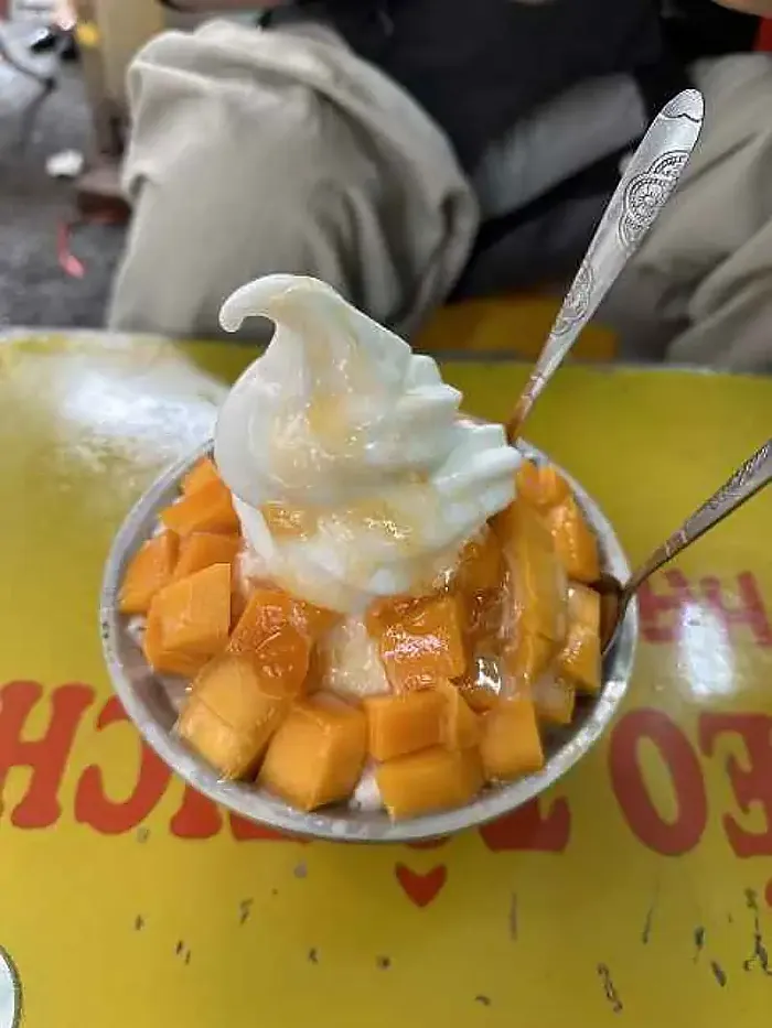 호아베오 (sinh tố hoa béo) 망고가 올라간 빙수가 유명한 디저트 맛집