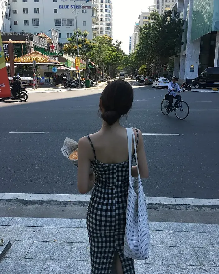 차분한 뒤태 @lyu.gy
