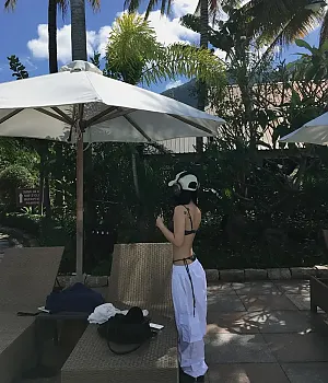 힙하게 수영복 입기 @h_moou