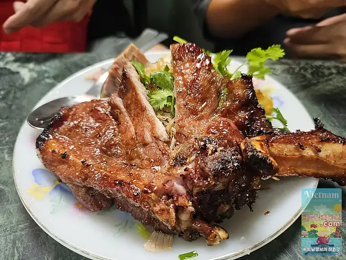 껌땀 맛집 Cơm tấm Nguyễn Văn Cừ